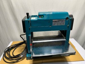 ▽makita 300自動カンナ モデル 2012 有効切削幅304mm AC100V 自動かんな 刃の回転のみ ジャンク扱い▽010705