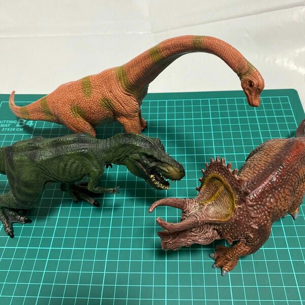 恐竜　3体セット　トリケラトプス　ティラノサウルス　ブラキオサウルス　 フィギュア 