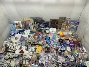  anime / character / miscellaneous goods /gtsu/ can badge / large amount / set sale / Sanrio / One-piece /... . person / other /7kg and more / unused goods secondhand goods MIX