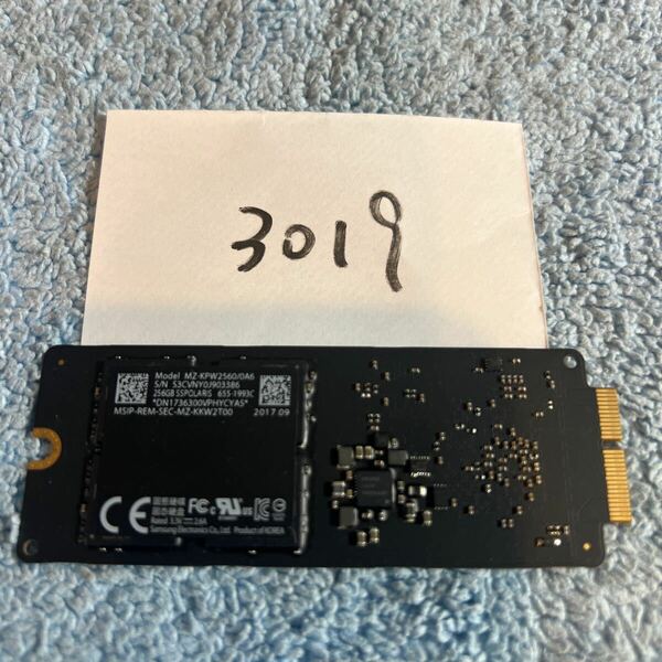 Apple純正SSD 256GB/SAMSUNG/ MZ-KPW2560/0A3 (3019)