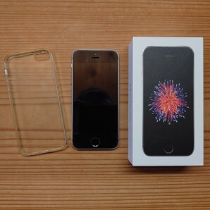 【超美品】Apple iPhone SE（第１世代）16GB スペースグレー(黒) SIMフリー バッテリー95％の画像1