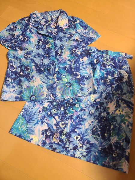 青の花柄セットアップS～Ｍサイズ 　ブラウス、スカート 半袖
