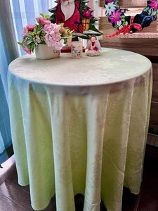 テーブルクロス北欧　180ｃｍ　サテン地に、ジャガード織　花柄　円形　＃830　グリーン系