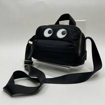 超美品 ANYA HINDMARCH ショルダーバッグ ブラック eye D27-5_画像1