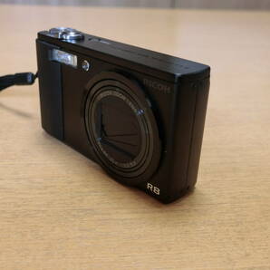 ★★ RICOH R8 （ブラック）+ オリジナルケース 付属品完備 美USED ★★の画像1