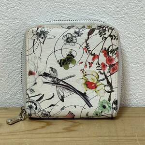 * folding twice purse .. inserting & card inserting & ticket holder lady's for women . flower & insect pattern synthetic leather made? used approximately 12.× approximately 12. white color series white group 