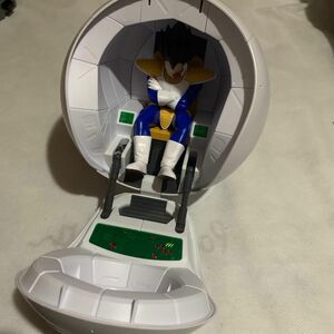 ドラゴンボール　プラモ　サイヤ人の宇宙船ポッド　シール付き　完成品