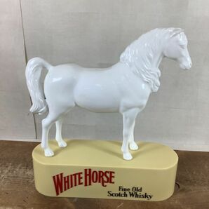 D1065. WHITE HORSE／ホワイトホース. 置物. インテリア. 樹脂製. 台座含む高さ：約24cmの画像3