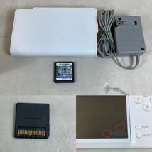 D2102【コンパクト】【動作品】 NINTENDO／任天堂／ニンテンドー DSi. ホワイト. ソフト付き. 世界樹の迷宮Ⅲ_画像9