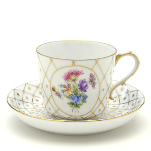 Art hand Auction Herend Coffee Cup & Saucer Saison Floral (White) Hand Painted Tableware Signed by Master Painter Made in Hungary Brand New Herend, tea utensils, Cup and saucer, Coffee cup