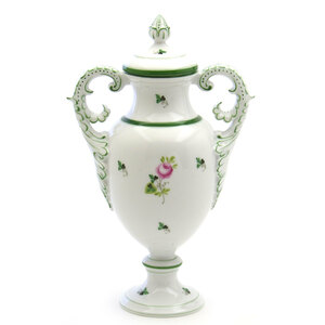 Art hand Auction Herend Vienna Rose Vase (06492) Decorative vase with lid Fancy base Handmade Hand-painted Vase Flower arrangement Decoration Made in Hungary New Herend, furniture, interior, interior accessories, vase