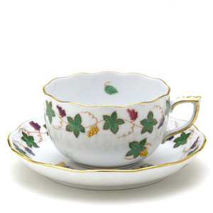 Art hand Auction Herend Taza de Té y Platillo Guirnalda de Pasas Porcelana Pintada a Mano Vajilla Occidental Vajilla de Taza de Té Hecha en Hungría Nuevo Herend, utensilios de té, taza y plato, taza de te