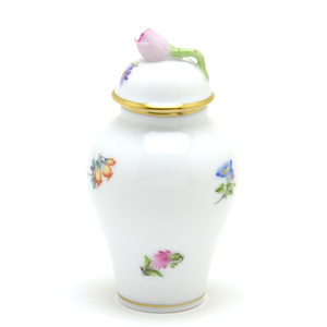 Art hand Auction Vase Herend (Mini) Mille Fleur 1, 000 Fleurs Pot décoratif avec couvercle Décoration de roses Vase peint à la main Ornement de composition florale Fabriqué en Hongrie Nouveau Herend, meubles, intérieur, accessoires d'intérieur, vase