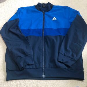 adidas ジャージ素材の薄手ジャンパー　ネイビー　サイズ140