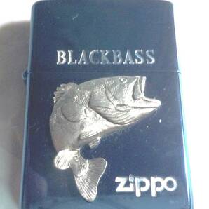 最終値！レリーフ ブラックバス 魚 未使用 ブルー 缶ケース付 1999（XV)  ZIPPOの画像2