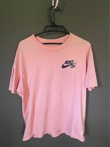 NIKE SB ロゴスケートボードTシャツ ピンク