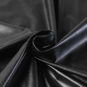 ♪ポリエステルトリコットストラッチエコレザー 黒 巾：135cm♪2.6m[9607]