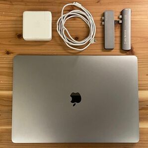 MacBook Pro 2018 Intel Core i9、Radeon Pro Vega 20、32GBメモリ、1TB SSD