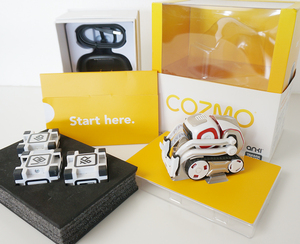 Cozmo コズモ Anki プログラミング ロボット 通電確認