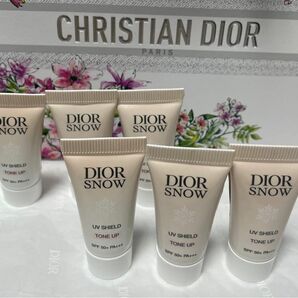 現品サイズ　dior ディオール スノー UV シールド トーンアップ50+