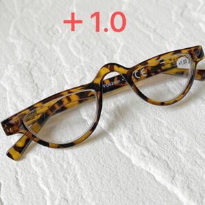 【新品・未使用】老眼鏡　＋1.0 キャッツアイ　ヒョウ柄