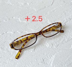【おまけ付き】【新品】老眼鏡　＋2.5 ヒョウ柄　だ円形　オーバル　男女兼用