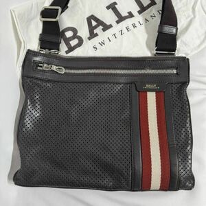 美品●BALLY バリー メンズ ビジネス ショルダーバッグ ボディバッグ トレインスポッティング パンチングレザー ブラウン 大容量 袋付き