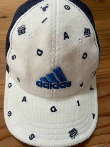 送料込み！adidas ゴルフキャップ 白×紺色 柄 アディダス キャップ GOLF ゴルフウェア 帽子 CAP 57-59センチ