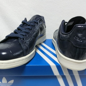 新品 Originals STAN SMITH W 23.0cm ネイビー パテントレザー スタンスミス W しわ加工 定価16,500円 外箱タグ付 adidasの画像3