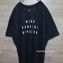 新品 NIKE ナイキ スウッシュ バック ビッグ ロゴ メンズ ウェア Tシャツ L ブラック 未使用 RUNNING DIVISION ランニング ディヴィジョン_画像4