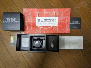 スヌーピーxブラック Snoopy x OMEGA x Swatch BIOCERAMIC MoonSwatch Mission To The Moonphase "Black" 