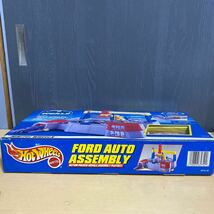 ホットウィール Hot Wheels Ford Auto Assembly Playset_画像4