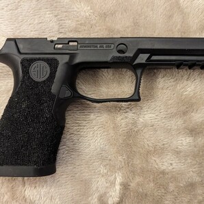 P320 X-Carry Parabellum フルサイズグリップ SIG VFC M17 M18 ブラックの画像3