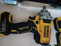 デウォルト DEWALT 1/2(12.7mm) ブラシレスインパクトレンチセット DCF891P2T 中古品 送料無料_画像2