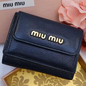 極美品 MIUMIU 三つ折り マドラス ダークネイビー 金ロゴ ミュウミュウ