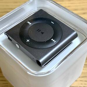 新品未開封 Apple アップル iPod shuffle 本体 第4世代 2015年モデル スペースグレイ 2GB MKMJ2J/A アイポッドシャッフル 外装フィルム付きの画像7
