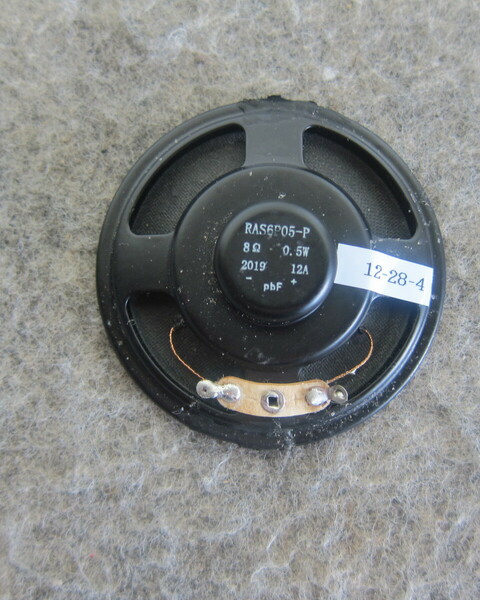 小型スピーカー 8Ω 0.5W 直径56mm 上部径18mm 厚み15mm パナソニックラジオR-P15からの撤去品 12-28-4