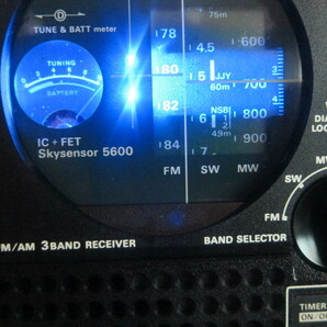 SONY ソニー スカイセンサー ICF-5600 FM/SW/MW3バンドラジオ 電源表示灯、ACアダプター付 動作確認品 12-30の画像6