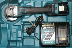  used Makita 18V rechargeable disk g line daGA412D