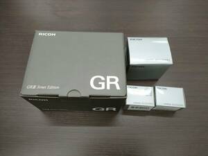 #5724　【美品】 RICOH GR III リコー GR 3 コンパクトデジタルカメラ/備品、元箱付 動作確認済み