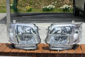 美品 200 HiAce HIACE 3type HIDGenuineヘッドLight