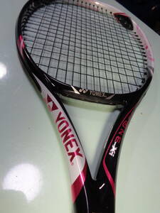 YONEX