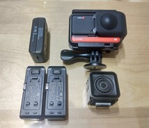 Insta360 ONE R Twin Edition バッテリーチャージャー 予備バッテリー二つ シリコンカバー付き _画像1