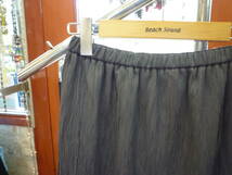 【0416-13】Avec le temps　日本製 グレーのプリーツスカート　サイズ9号_画像2