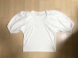 USED ユーズド セレクトサンプルセール購入 ボリュームスリーブ カットソー Tシャツ ブラウス 袖 肘下丈ギャザー オフホワイト色 veryelle