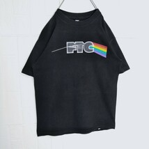 《FTC /エフティーシー》虹色　レインボー　ロゴ　Tシャツ　半袖_画像3