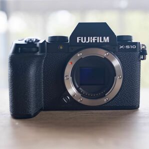 【最終値下げ】X-S10 本体 FUJIFILM カメラ 富士フイルム(箱無し)※10日13時迄