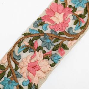 インド刺繍リボン 約62mm 花模様 ベージュベース