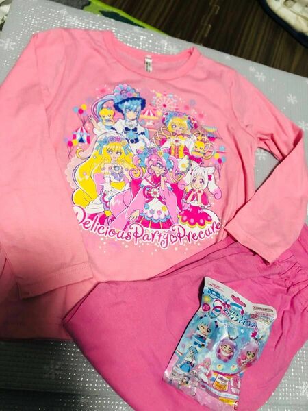 新品未使用プリキュアパジャマ120おまけ付き