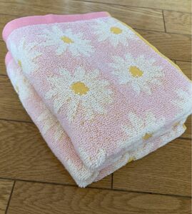 新品　やわらか無撚糸　　花柄　ピンク　フェイスタオル　2枚　防臭効果